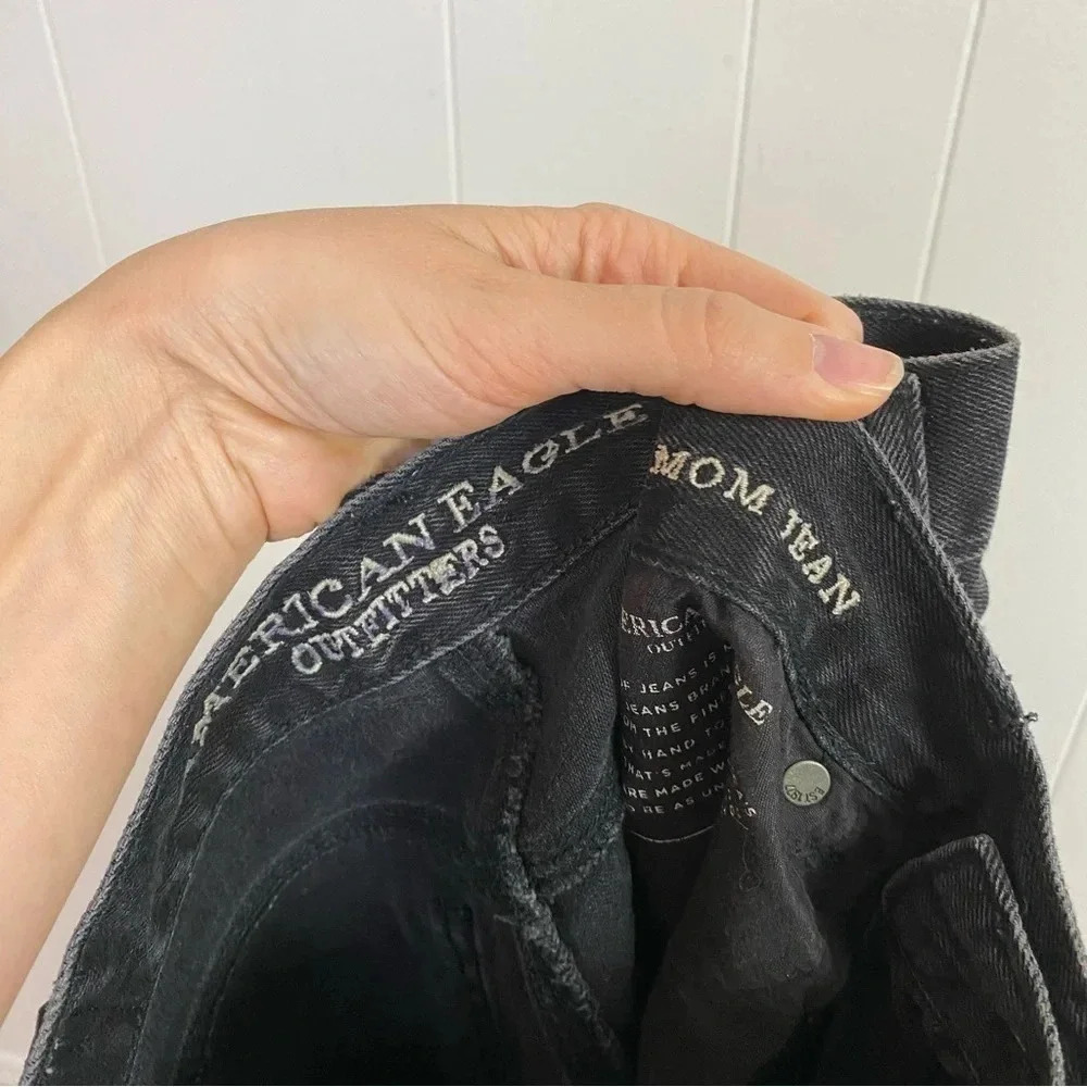American Eagle Mom Jeans Black Distressed Ripped Denim Women’s Size 2 Grunge - Picture 5 of 14